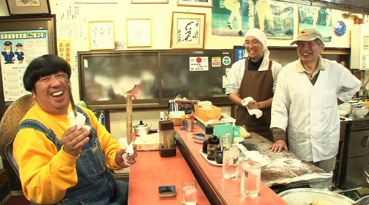 「バナナマンのせっかくグルメ！」で群馬県下仁田町を訪れるバナナマン日村（左）。(c)TBS