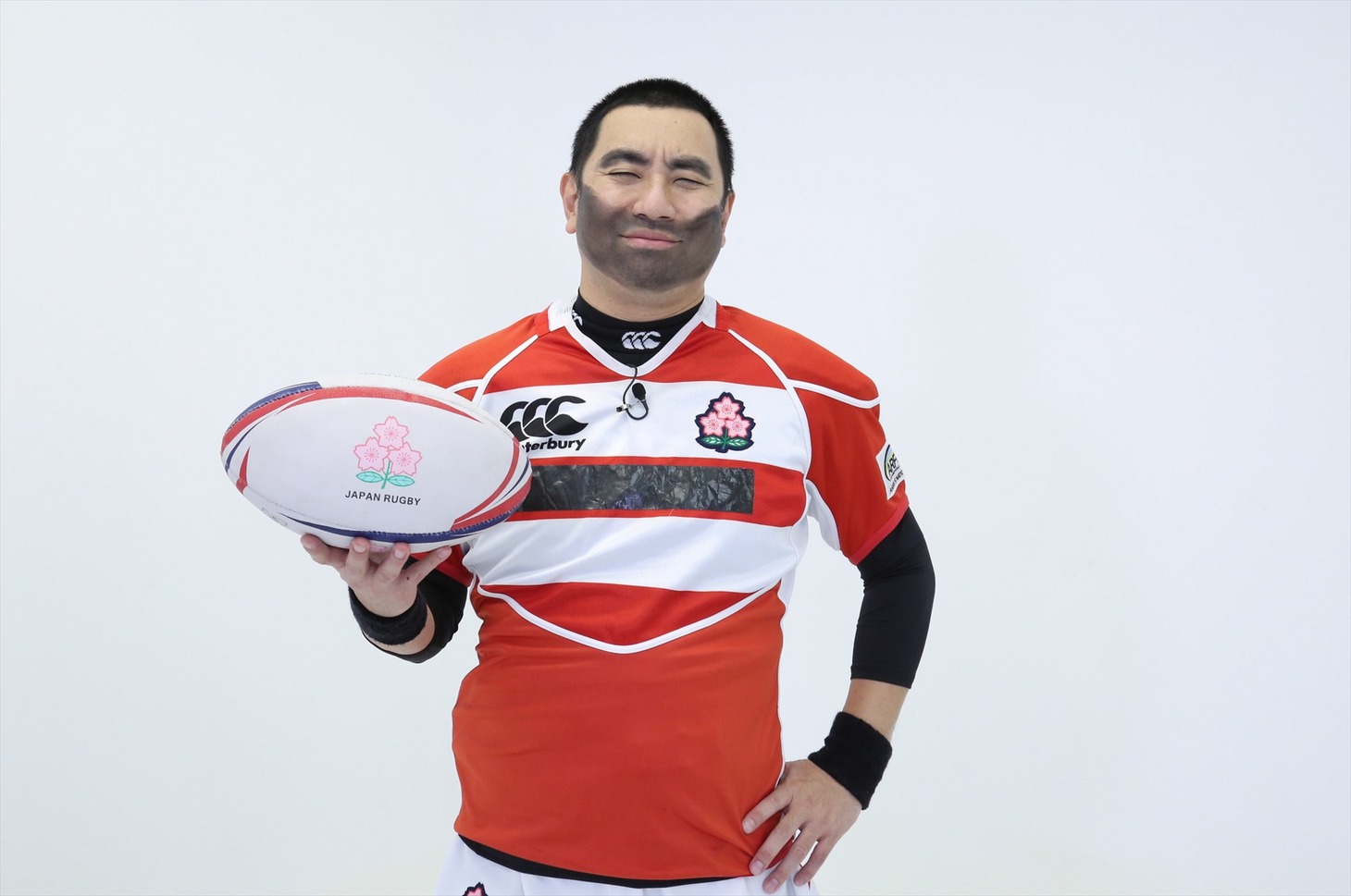 リーチマイケルに扮するレイザーラモンRG。(c)関西テレビ