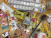 「よしもと笑え～る研究所」のグッズ。