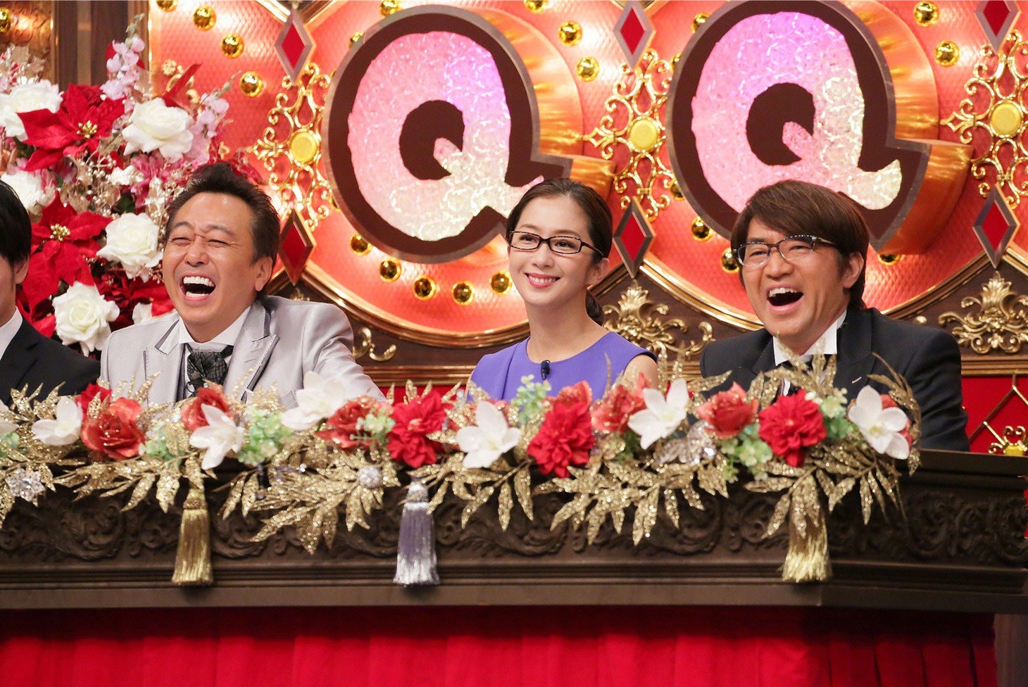 さまぁ～ずと優香（中央）。(c)テレビ朝日