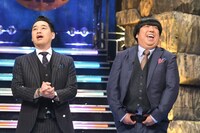 「ゴールドラッシュ～イロモネアへの道～」MCのバナナマン。(c)TBS