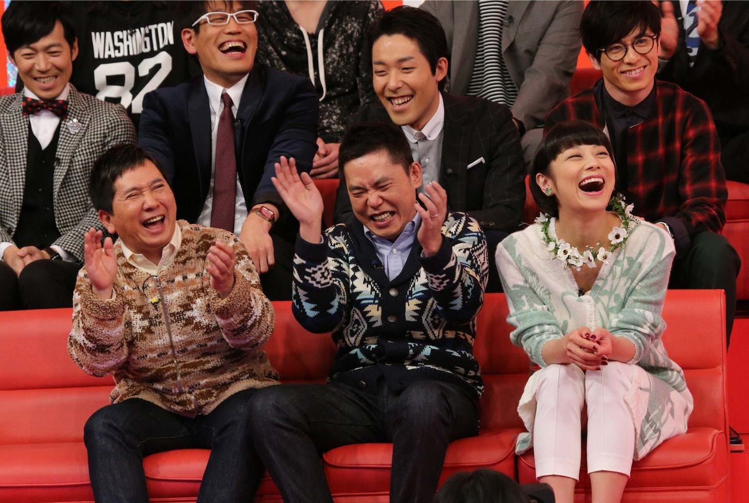 （前列左から）爆笑問題、小池栄子ら。(c)テレビ朝日