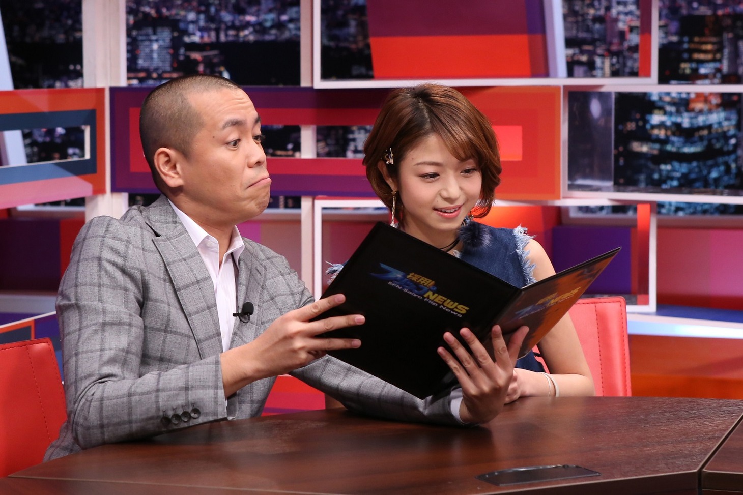 （左から）タカアンドトシ・トシ、中村静香。(c)中京テレビ