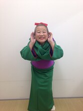 「来てくれるかな～」のポーズを取る正司敏江。