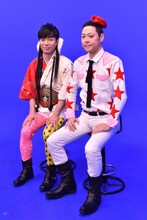 ライト東野こと東野幸治（右）、レフト藤井こと藤井隆（左）。