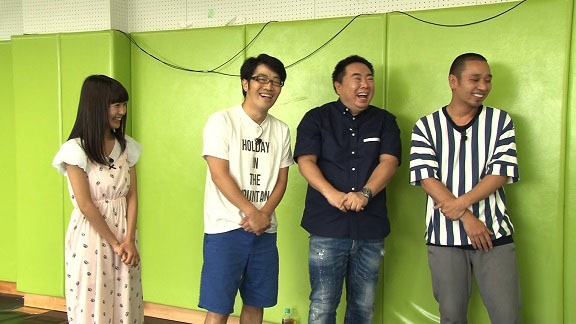 配信される「エキストラプロデュース王」のワンシーン。