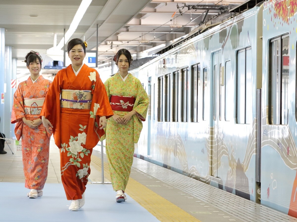 「西武 旅するレストラン『52席の至福』」と「川越きものの日」のPRイベントの様子。