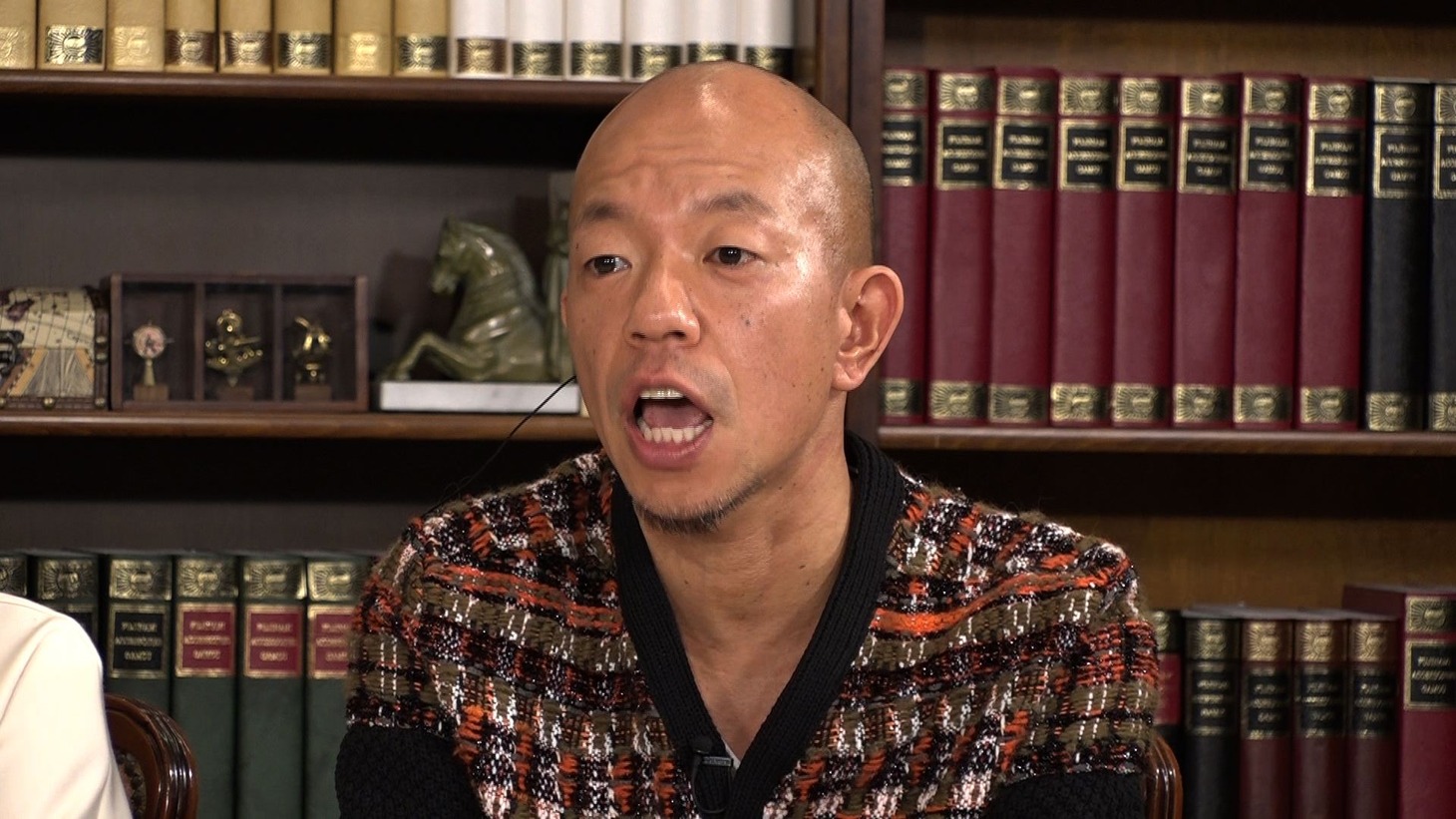 「クイズ！世にも不思議なネーミングストーリー」に出演するバイきんぐ小峠。(c)テレビ朝日