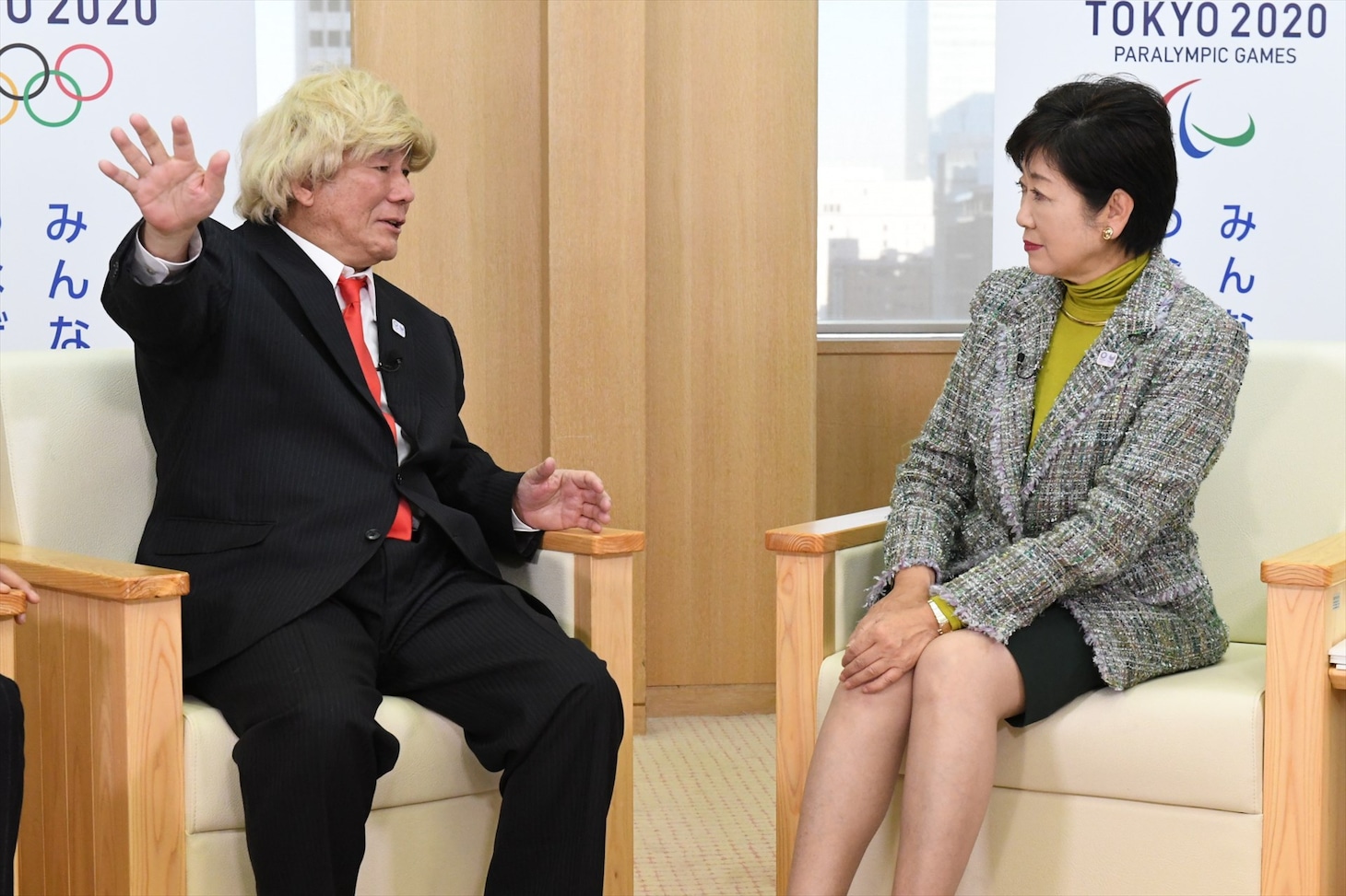 （左から）ビートたけし、小池百合子東京都知事。(c)テレビ朝日