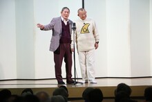 左からビートたけし、笑福亭鶴瓶。(c)テレビ東京