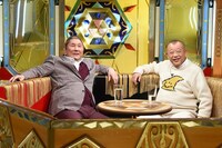 左からビートたけし、笑福亭鶴瓶。(c)テレビ東京