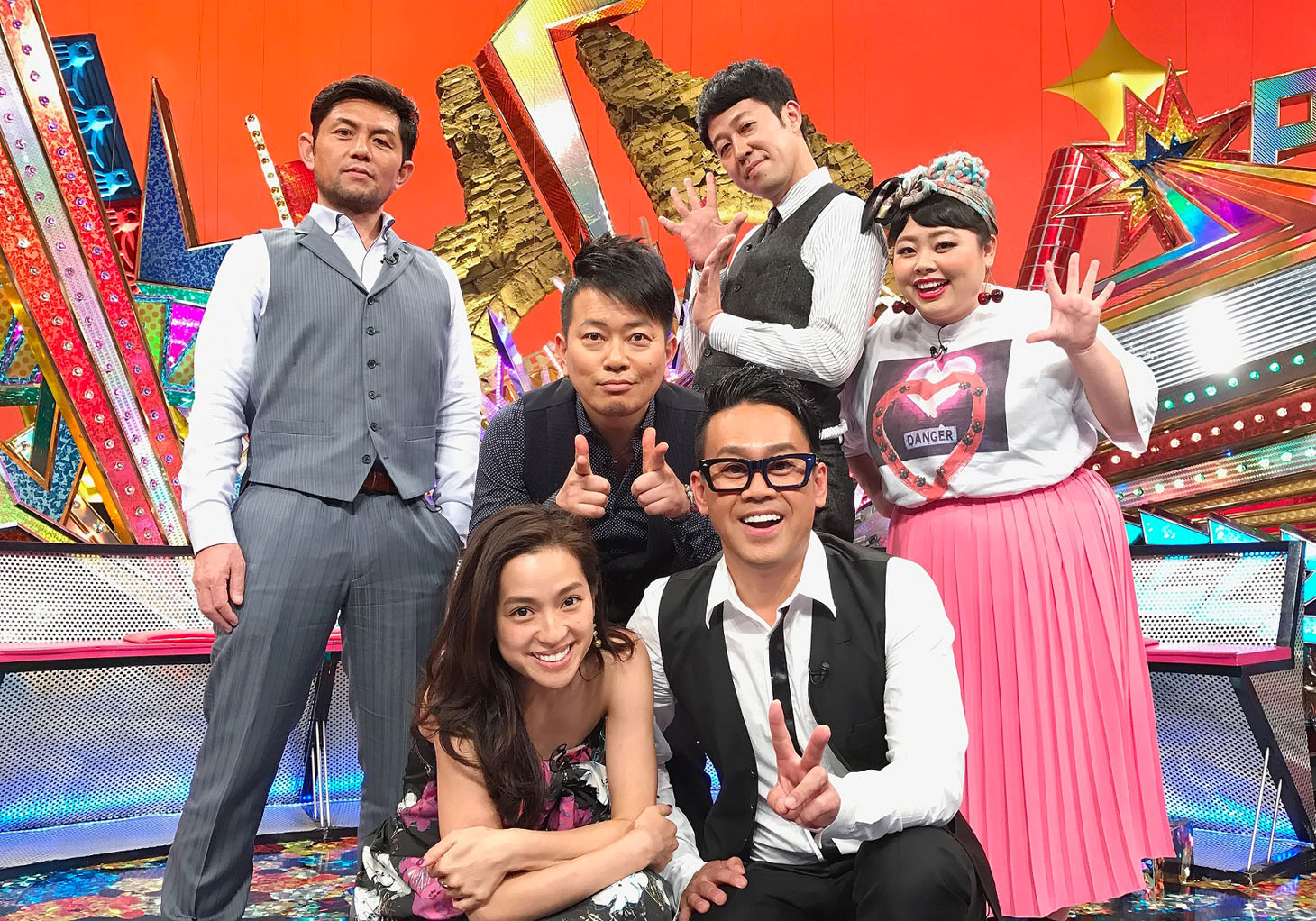 「噂の現場にチョクメン！マコトシヤカ」の出演者たち。(c)テレビ東京