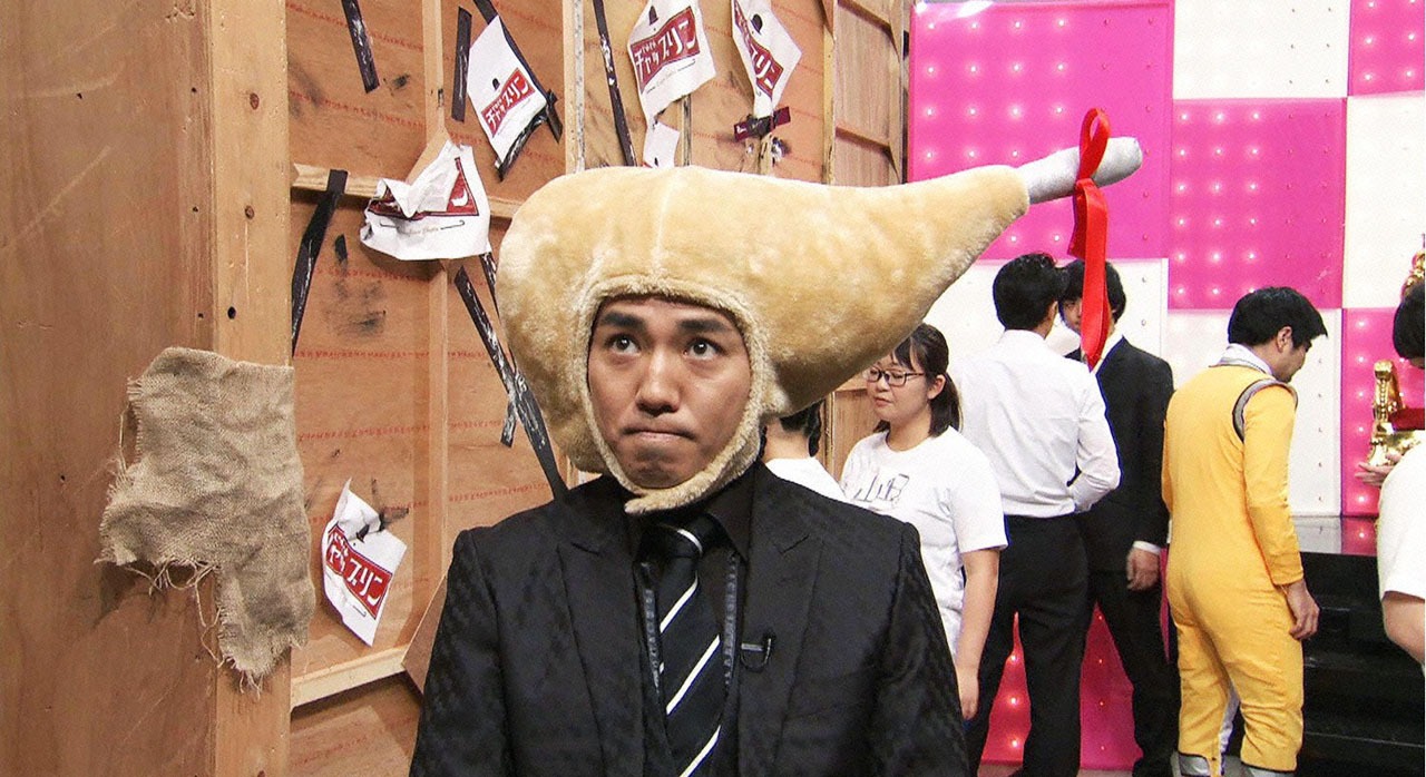プレゼンターのピース綾部。(c)テレビ東京