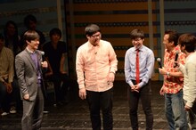 前年チャンピオンのインデペンデンスデイと、MC陣。