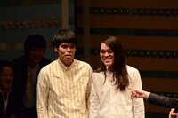 「ゴリラ顔」として並べられたロビンソンズ北澤とマカロン前嶋（左から）。