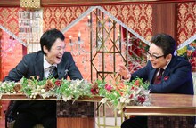 左から古舘伊知郎、千原ジュニア。(c)テレビ東京