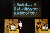 博多大吉とピース又吉による決勝1回戦第4試合の様子。