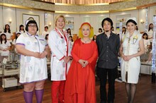 （左から）メイプル超合金、美輪明宏、西村博之、橋本マナミ。(c)テレビ朝日