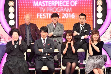 「TBS人気番組大集合 テレビ殿堂入り映像祭2016」スタジオゲストたち。(c)TBS
