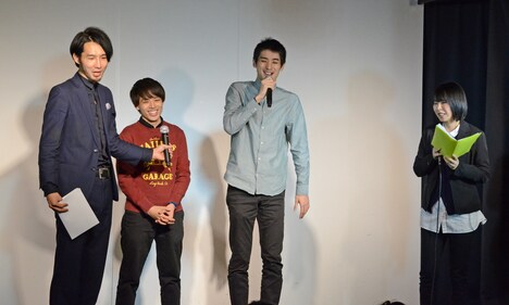 左から三福エンターテイメント、さすらいラビー、児島気奈代表。