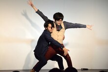 ダンス対決を繰り広げる三福エンターテイメント、ねじ佐々木。