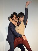 ダンス対決を繰り広げる三福エンターテイメント、ねじ佐々木。