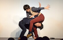 ダンス対決を繰り広げる三福エンターテイメント、ねじ佐々木。