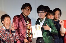 「K-PROライブアワード2016」のMVP大賞を受賞したヤーレンズ。