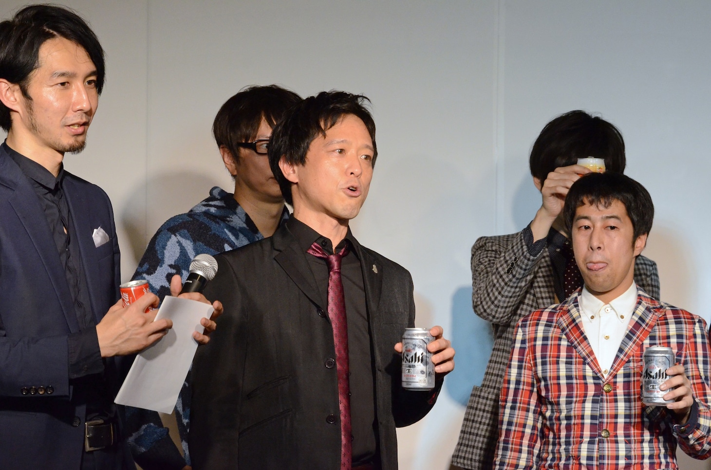 乾杯の音頭をとるエルシャラカーニ・セイワ。