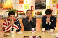 （左から）タカアンドトシと羽鳥慎一。(c)テレビ朝日