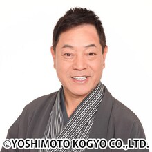 司会の月亭八方。