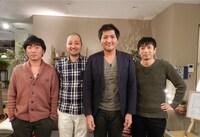 「徳井・小沢の哀しみシェアハウス～人生こんなハズじゃなかったのに！～」に出演する（左から）スピードワゴン小沢、スリムクラブ、チュートリアル徳井。(c)ABC