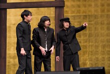 エレキコミックと峯田和伸（中央）。（撮影：キクチサトル）