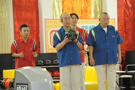 「英語禁止ボウリング」のワンシーン。(c)テレビ朝日