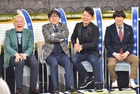 左からキャイ～ン、雨上がり決死隊。(c)MBS