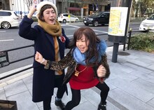 左から久本雅美、ハイヒール・モモコ。(c)読売テレビ