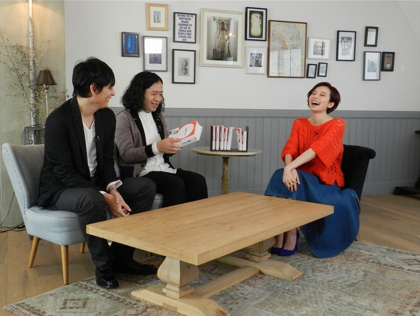 （左から）博多大吉、ピース又吉、ベッキー。(c)ABC