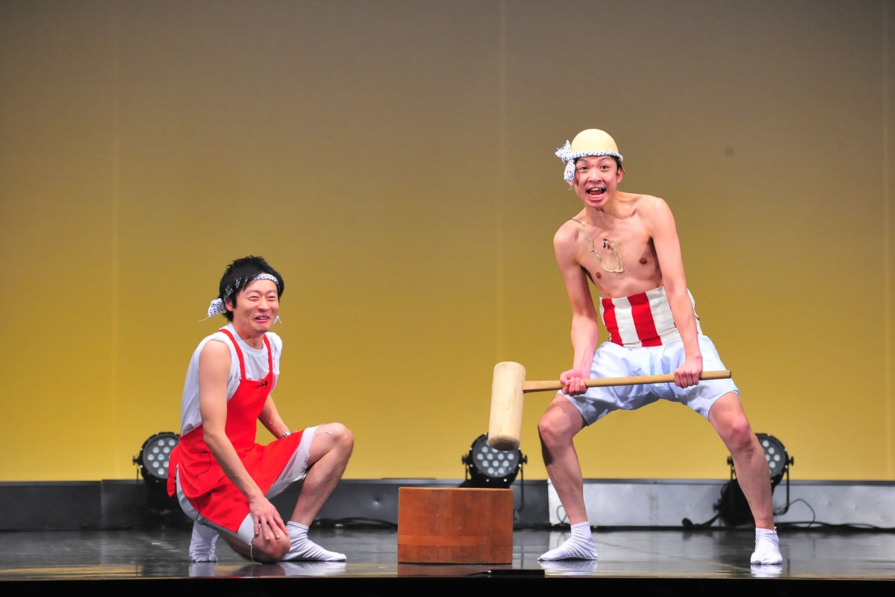 クールポコ。になりきる和牛・川西とアインシュタイン河井（左から）。