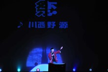 「恋」の替え歌「祭」を披露する和牛・川西。