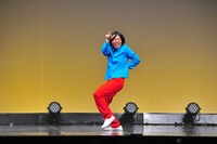 永野に扮するアキナ山名。