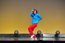 永野に扮するアキナ山名。