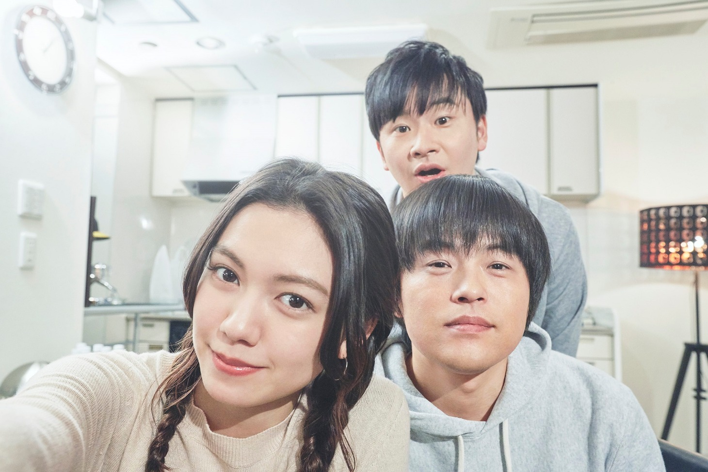 「住住」に出演するバカリズム、オードリー若林、二階堂ふみ。(c)日本テレビ