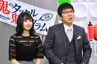 左からゲストの佐野ひなこ、進行役の浅越ゴエ。(c)MBS