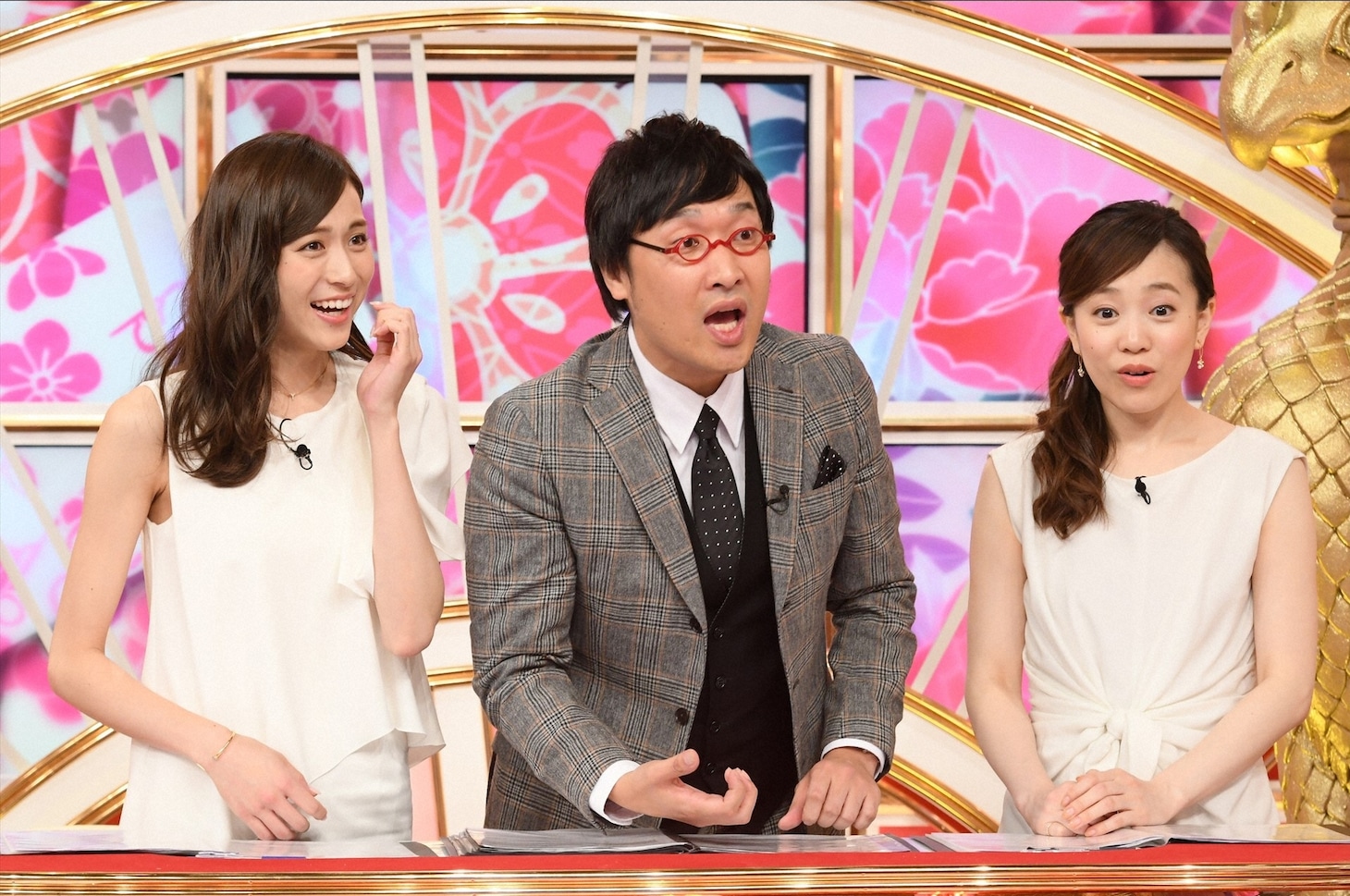 「メイドインジャパン」MCの南海キャンディーズ山里（中央）、笹川友里アナ（左）、江藤愛アナ（右）。(c)TBS
