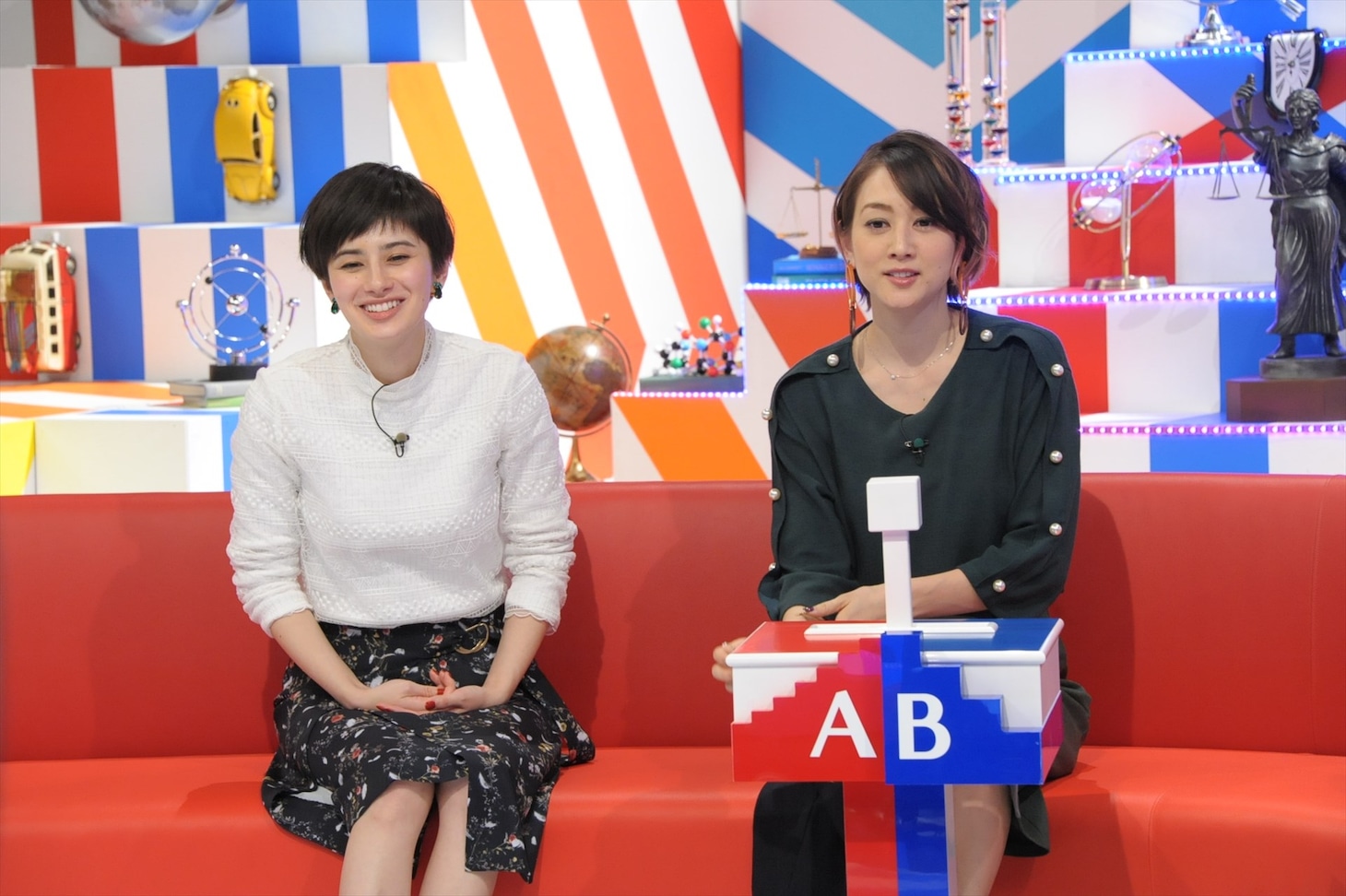 （左から）ホラン千秋、SHELLY。(c)テレビ朝日