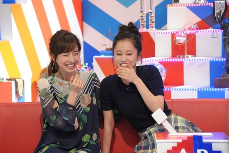 （左から）田中みな実、前田敦子。(c)テレビ朝日