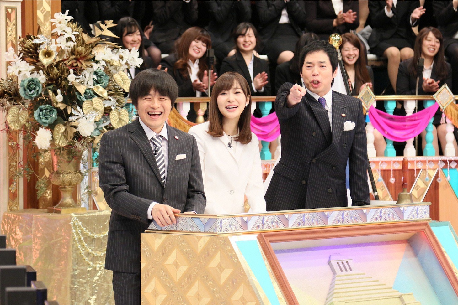 「あるある議事堂 ゴールデン2時間スペシャル」に出演する（左から）バカリズム、指原莉乃、今田耕司。(c)テレビ朝日