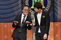 漫才でトークテーマを発表するアインシュタイン。(c)読売テレビ