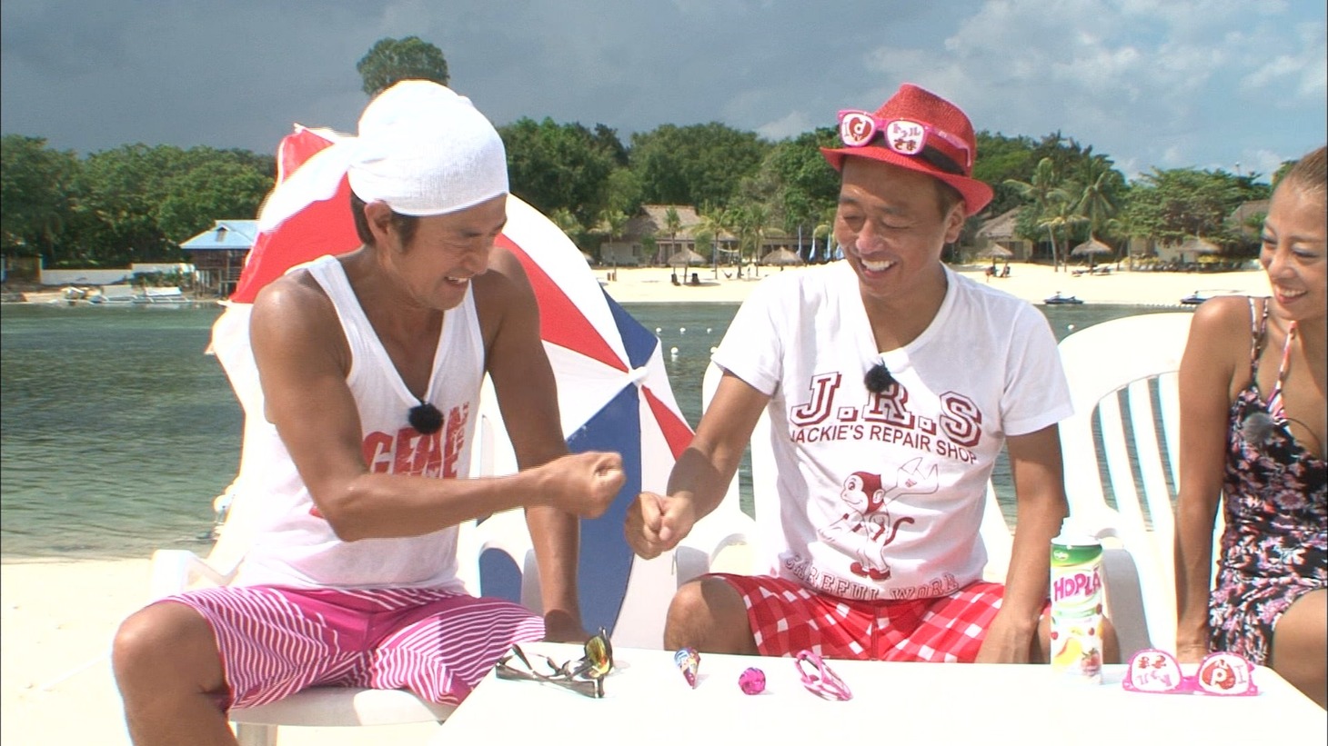 「トゥルルさまぁ～ず」に出演する（左から）さまぁ～ず、あびる優。(c)BeeTV