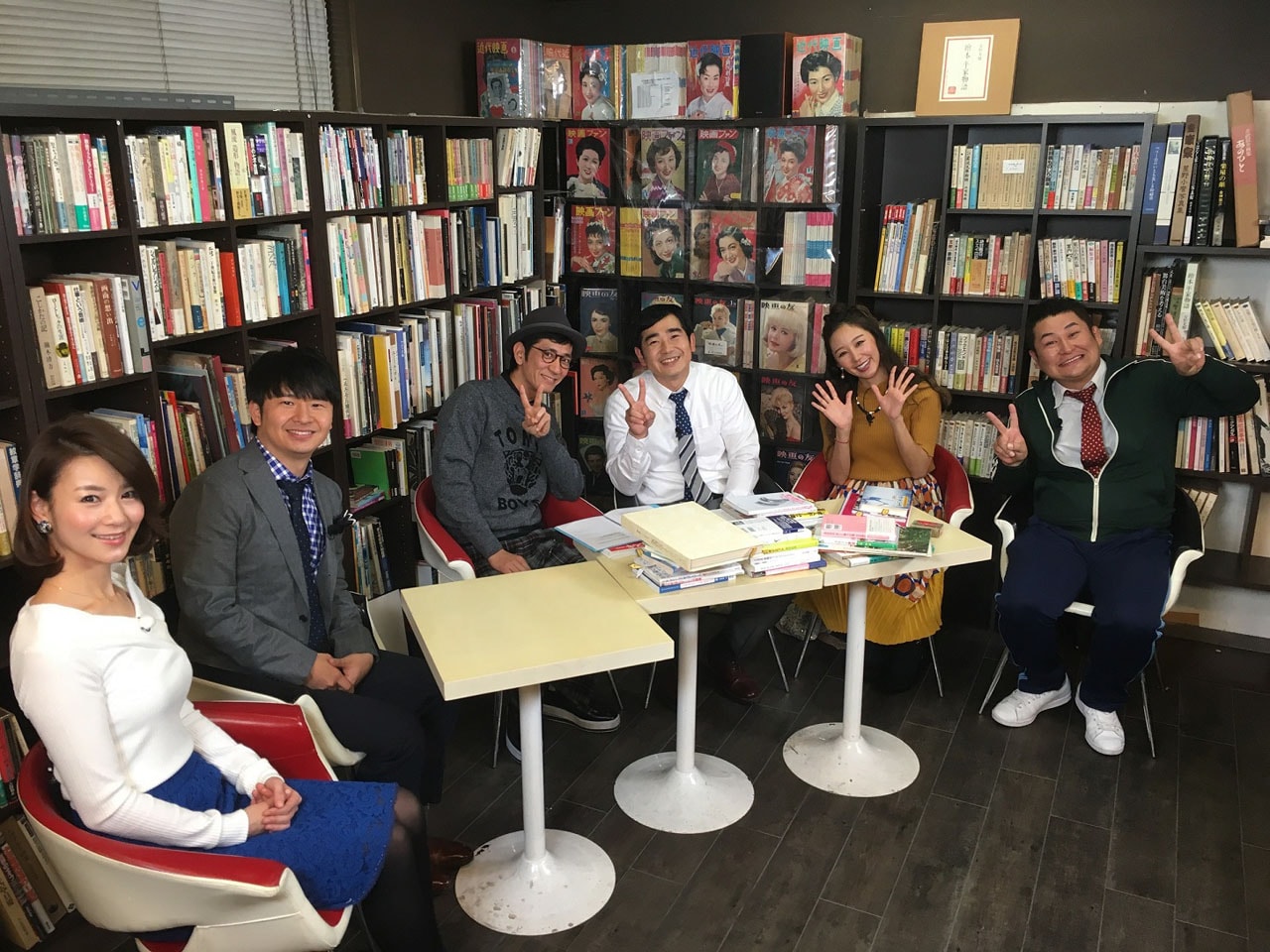 「創刊！読むスポーツ ヨムスポ」の出演者たち。(c)テレビ東京
